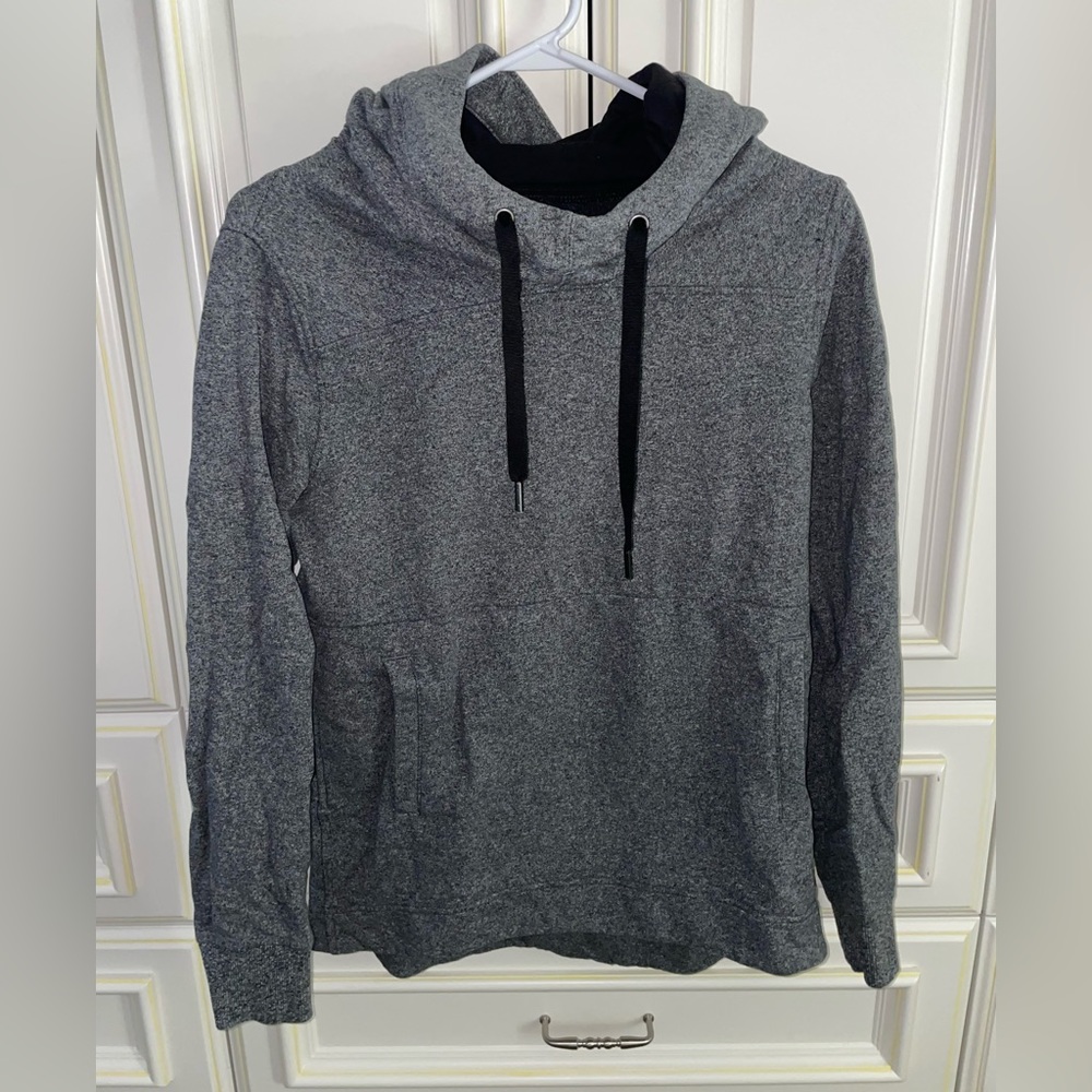Lululemon sweatshirt size 6